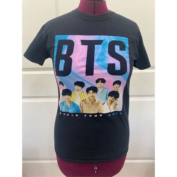 BTS 2019 World Tour Tee Size Small - Picture 1 of 6